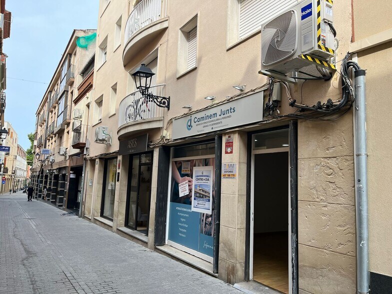 Commerce de détail dans Esparreguera, Barcelona à louer - Photo du bâtiment - Image 1 de 6