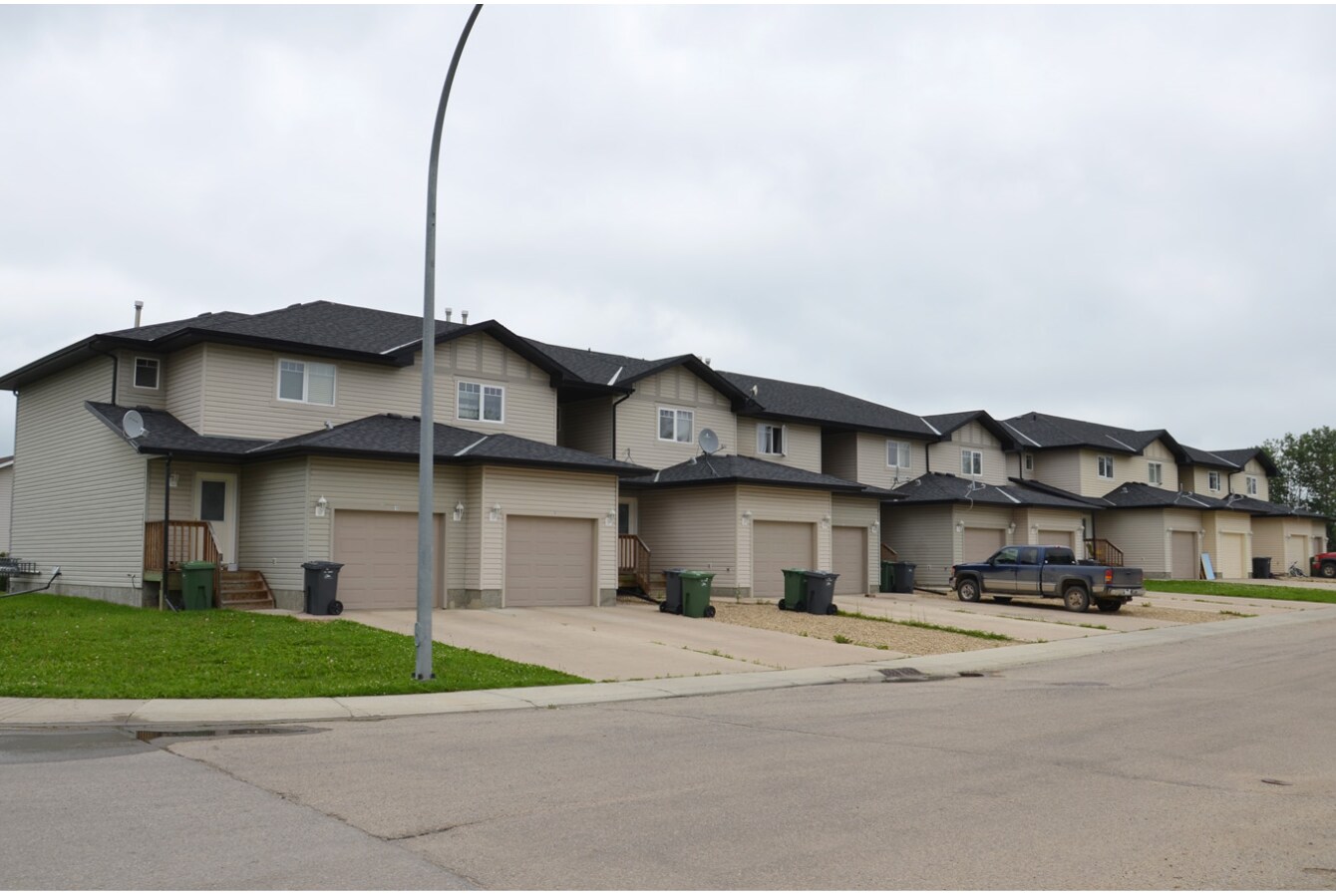 5000 60 Ave, Ponoka, AB à vendre Photo principale- Image 1 de 1