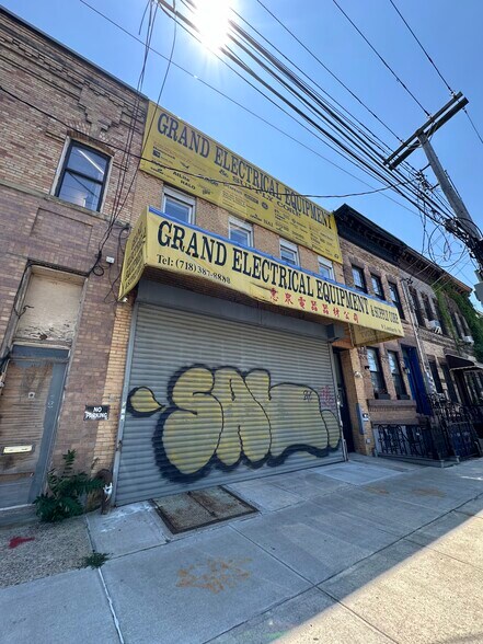 8 Lombardy St, Brooklyn, NY à louer - Photo du bâtiment - Image 2 de 2