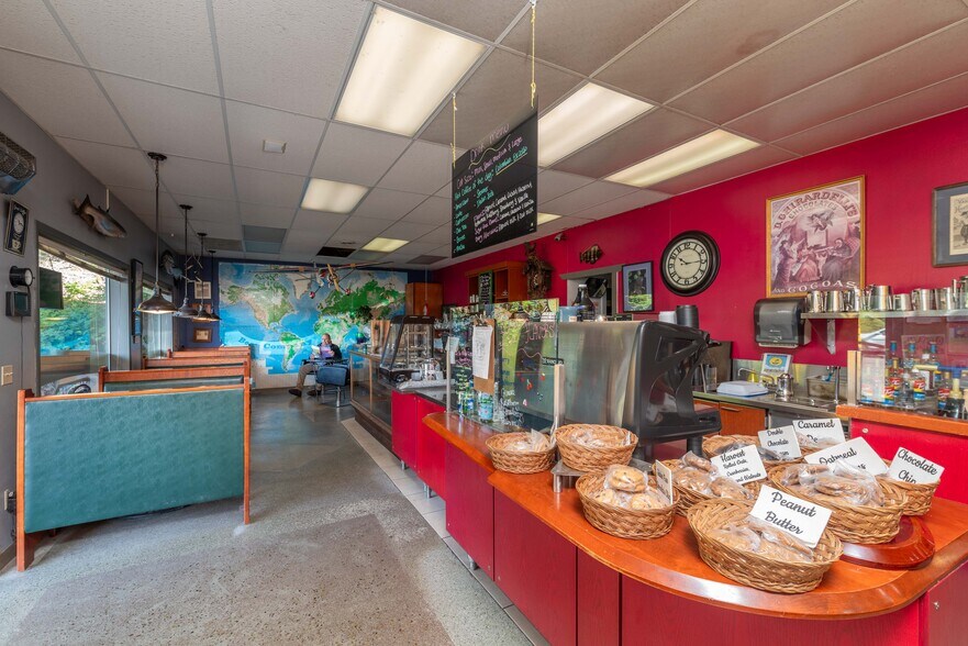 7196/7198/7204 North Tongass Hwy, Ketchikan, AK à vendre - Photo du bâtiment - Image 3 de 48