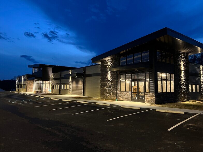 14 University Estates Blvd, Athens, OH à louer - Photo du bâtiment - Image 2 de 7