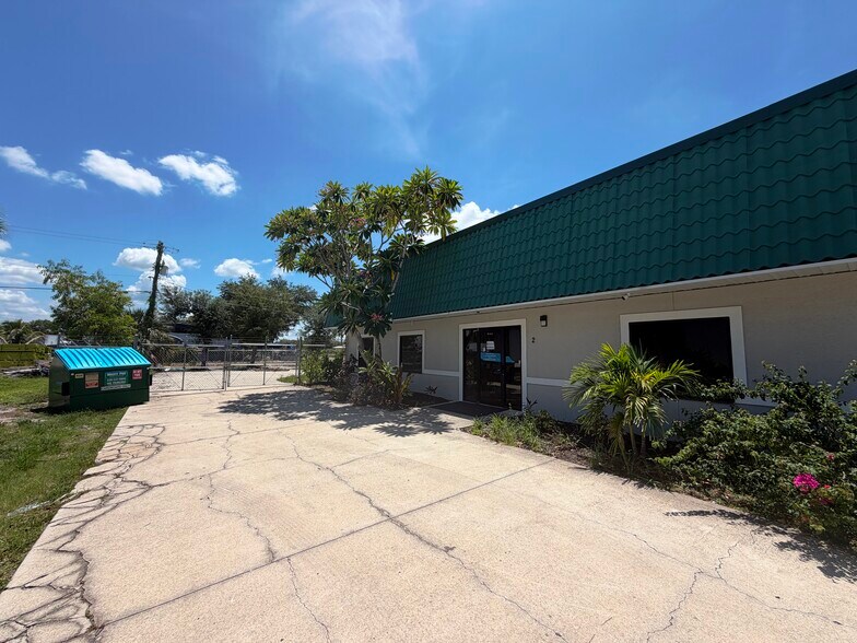 17221 Alico Center Rd, Fort Myers, FL à vendre - Photo du bâtiment - Image 2 de 14