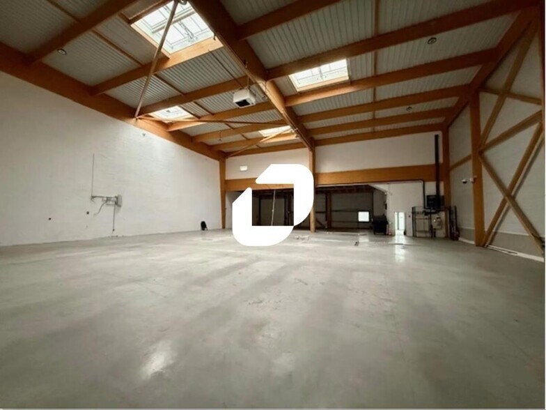 28 Chemin Latéral, Romainville for lease - Interior Photo - Image 3 of 5