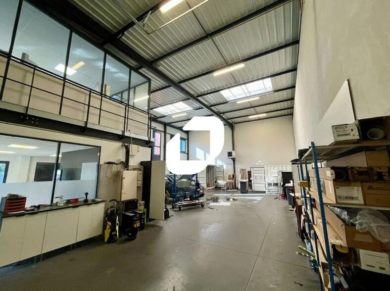 Bureau dans Saint-Fons à louer - Photo intérieure - Image 2 de 9