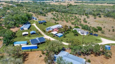 8325 FM 327, Elmendorf, TX - AÉRIEN Vue de la carte - Image1