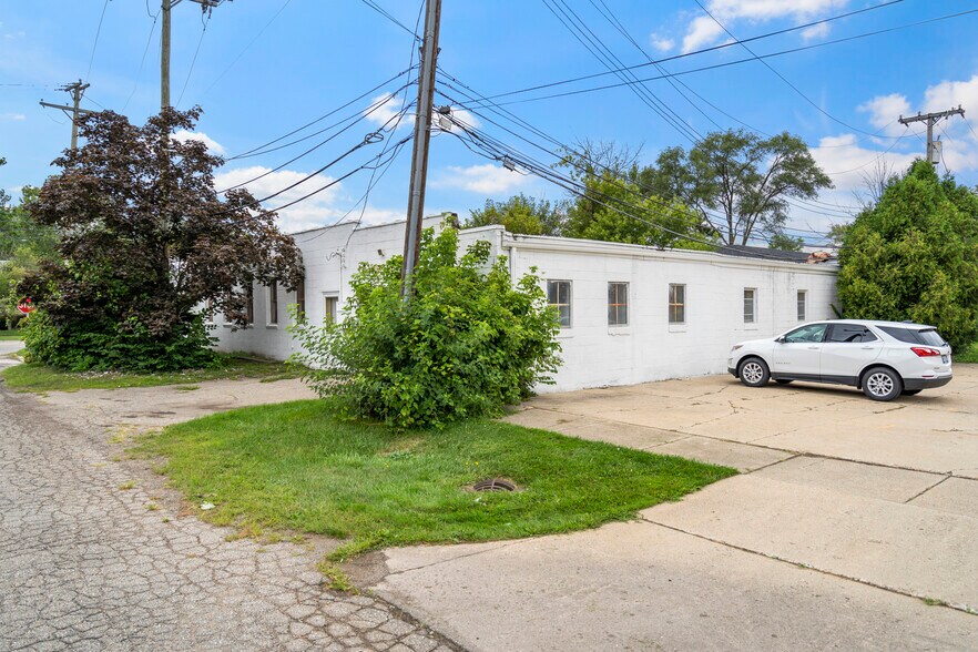 32540 Utica Rd, Fraser, MI à vendre - Photo du bâtiment - Image 2 de 23
