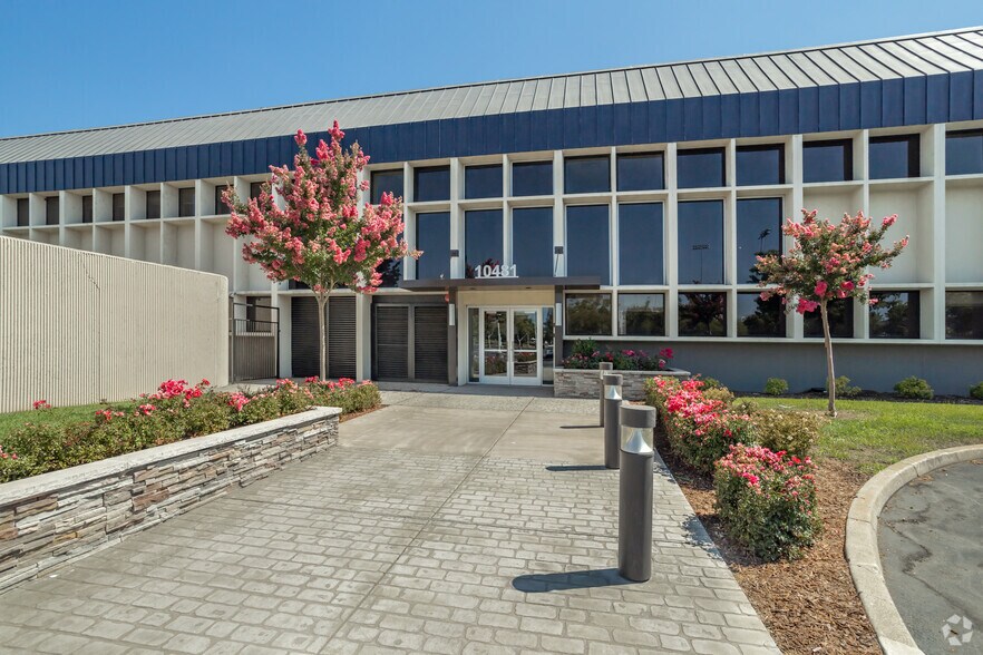 10481 Armstrong Ave, Mather, CA à vendre - Photo principale - Image 1 de 6
