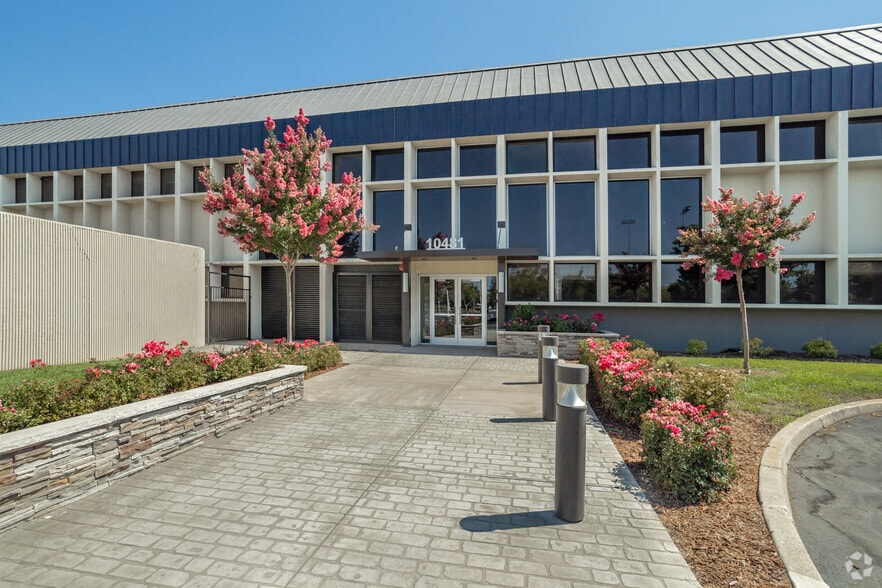 10481 Armstrong Ave, Mather, CA for sale - Primary Photo - Image 1 of 6