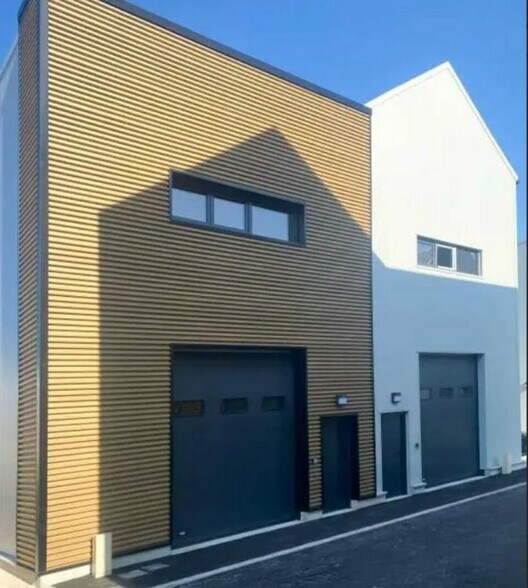 Flex in Bagnolet for lease - Building Photo - Image 2 of 4