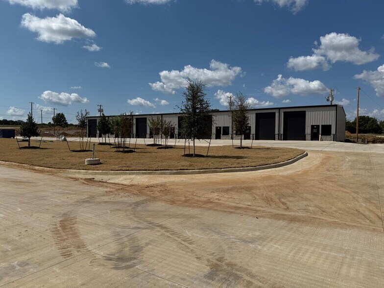 6815 Rendon Bloodworth Rd, Fort Worth, TX à louer - Photo du bâtiment - Image 3 de 16