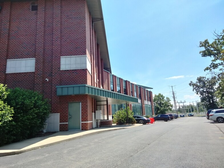 3330 Skokie Valley Rd, Highland Park, IL for lease - Building Photo - Image 3 of 8