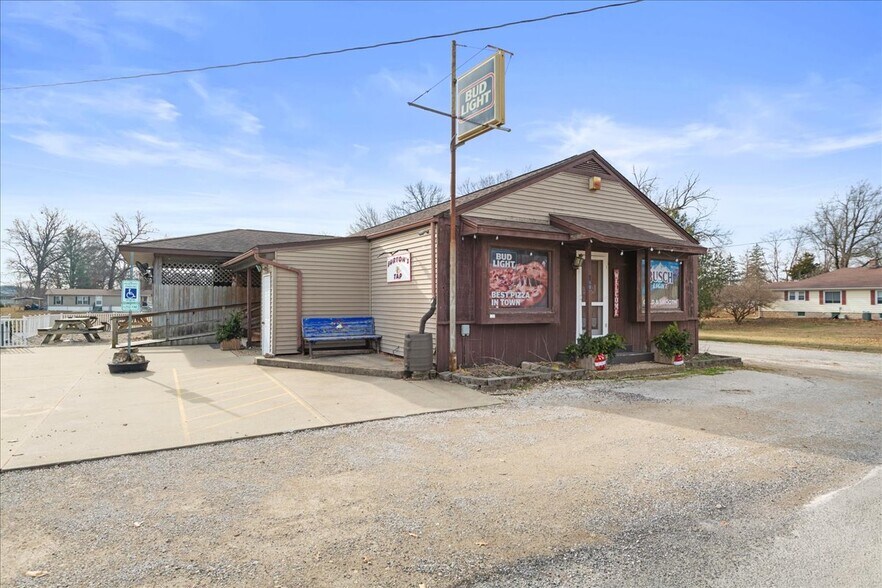 104 Taylorville Rd, Taylorville, IL à vendre - Photo du bâtiment - Image 3 de 37
