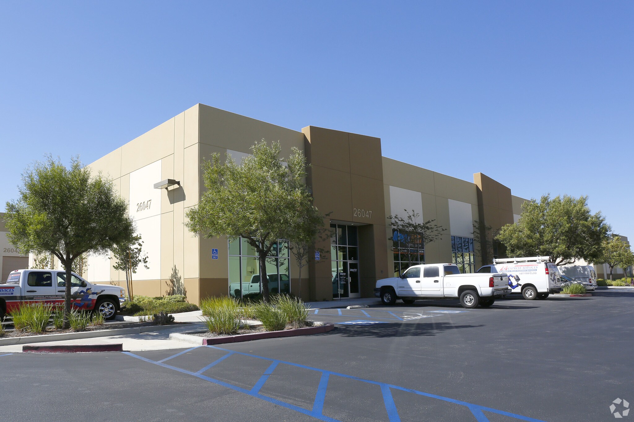 26047 Jefferson Ave, Murrieta, CA à louer Photo principale- Image 1 de 8