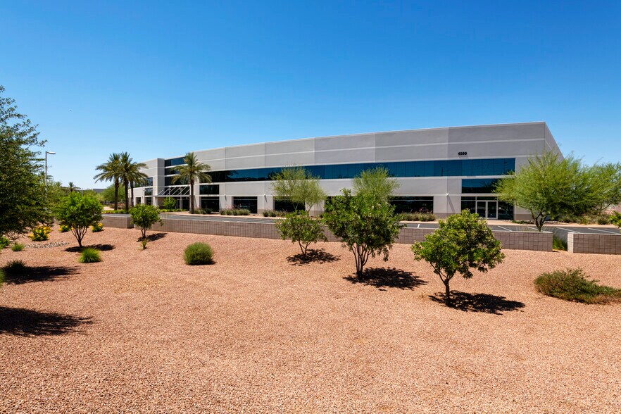 4500 E Cotton Center Blvd, Phoenix, AZ à vendre - Photo du bâtiment - Image 2 de 6