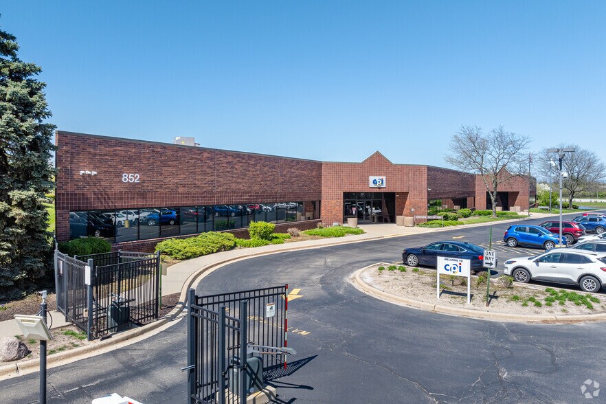 852 Feehanville Dr, Mount Prospect, IL à vendre - Photo principale - Image 1 de 5