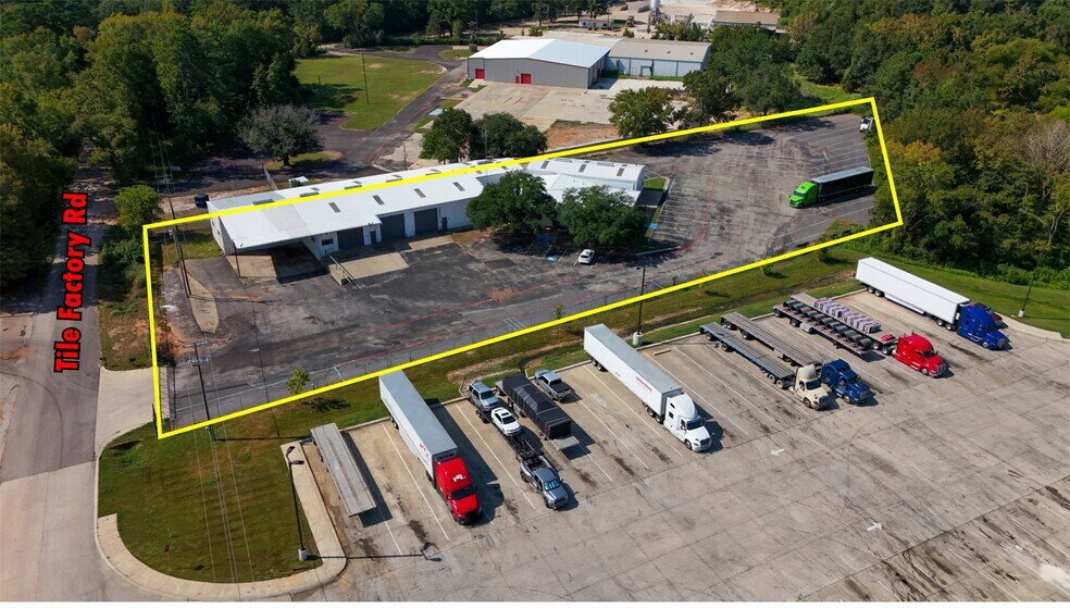 2005 Tile Factory Rd, Palestine, TX à louer - Photo du bâtiment - Image 2 de 60