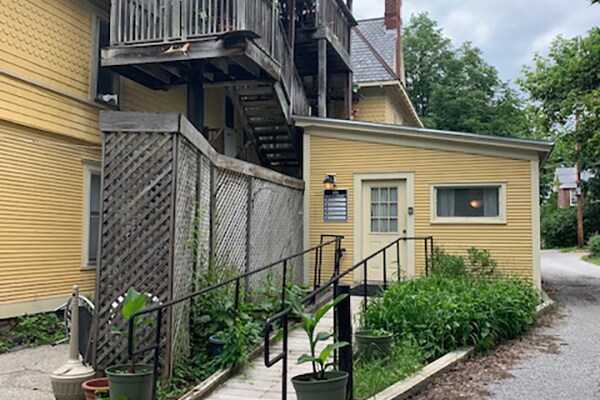 231 Maple St, Burlington, VT for lease - Building Photo - Image 2 of 13