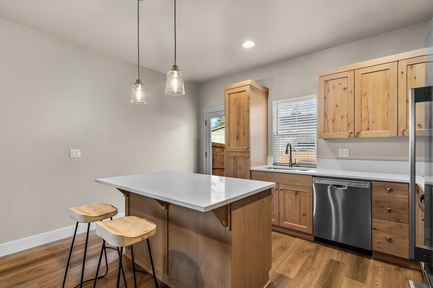 63290 NW Ski Ln, Bend, OR à vendre - Photo du bâtiment - Image 2 de 19