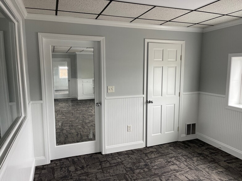 246 S Meadow Rd, Plymouth, MA à louer - Photo intérieure - Image 3 de 12