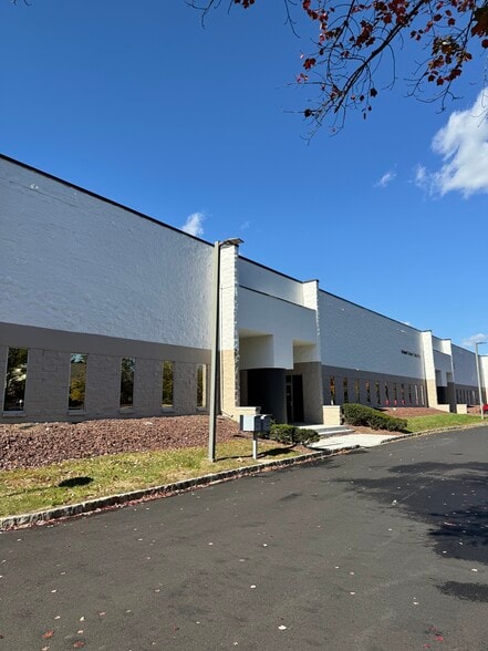 200 Campus Dr W, Marlboro, NJ for lease - Building Photo - Image 2 of 4