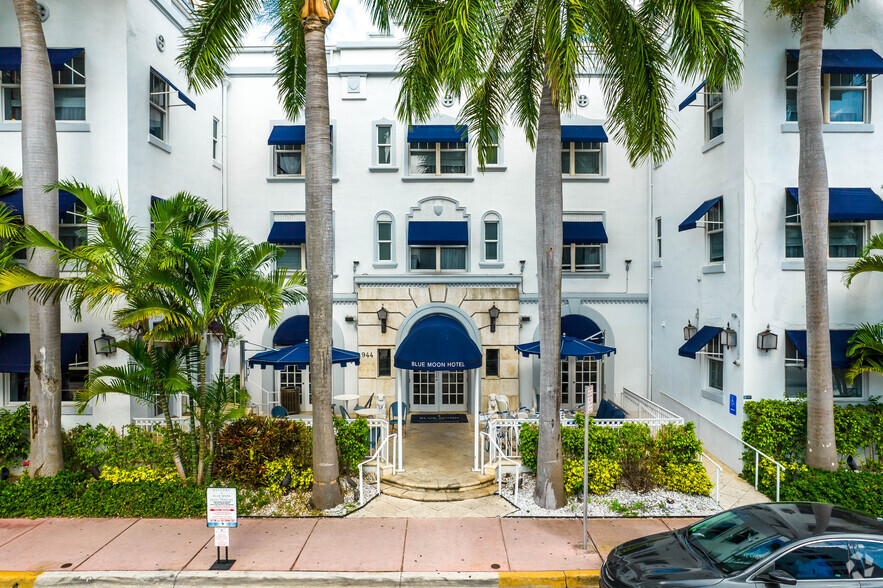 944 Collins Ave, Miami Beach, FL for lease - Primary Photo - Image 1 of 4