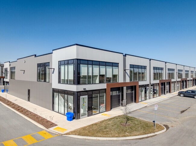 Plus de détails pour 585 Hanlon Creek Blvd, Guelph, ON - Industriel à louer