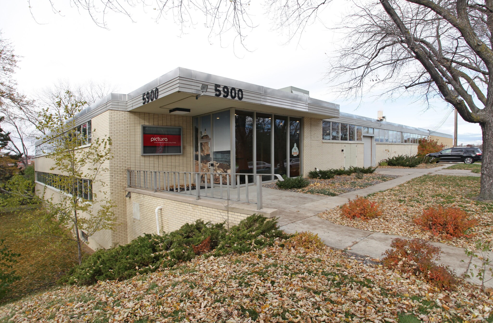 5900 Olson Memorial Hwy, Golden Valley, MN for lease Primary Photo- Image 1 of 3