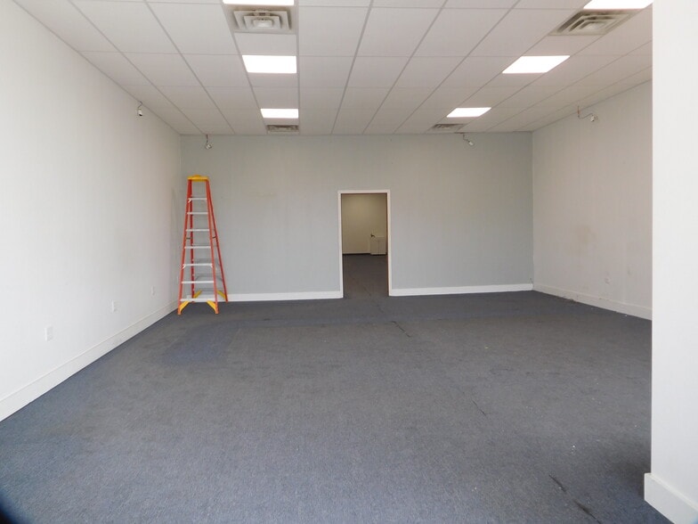 506-524 W Mondamin St, Minooka, IL for lease - Interior Photo - Image 3 of 11