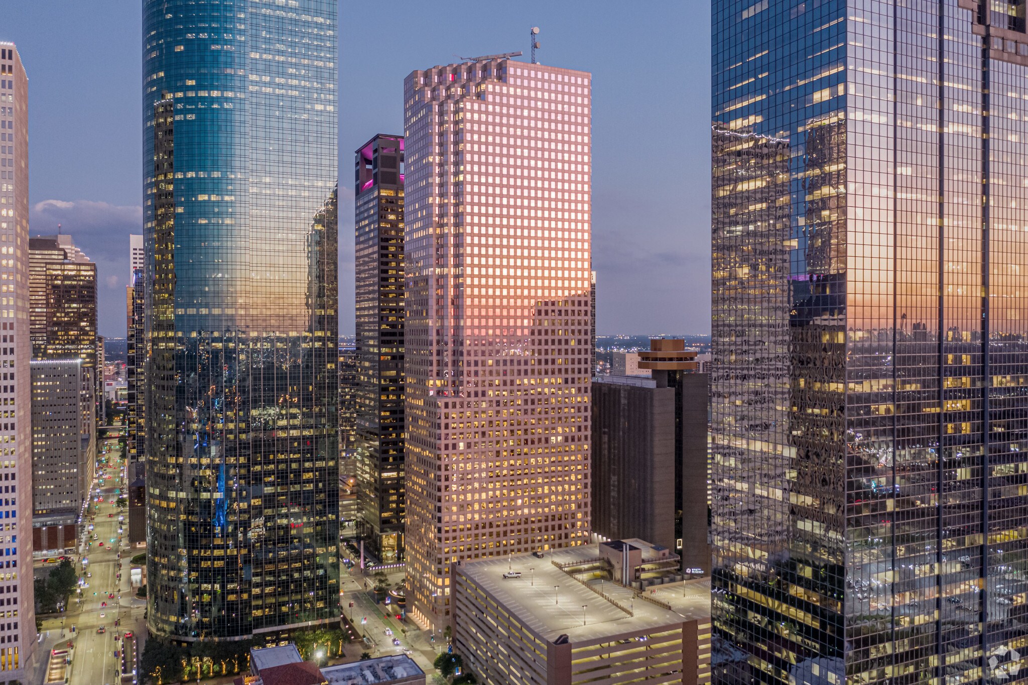 1100 Louisiana St, Houston, TX à louer Photo principale- Image 1 de 22