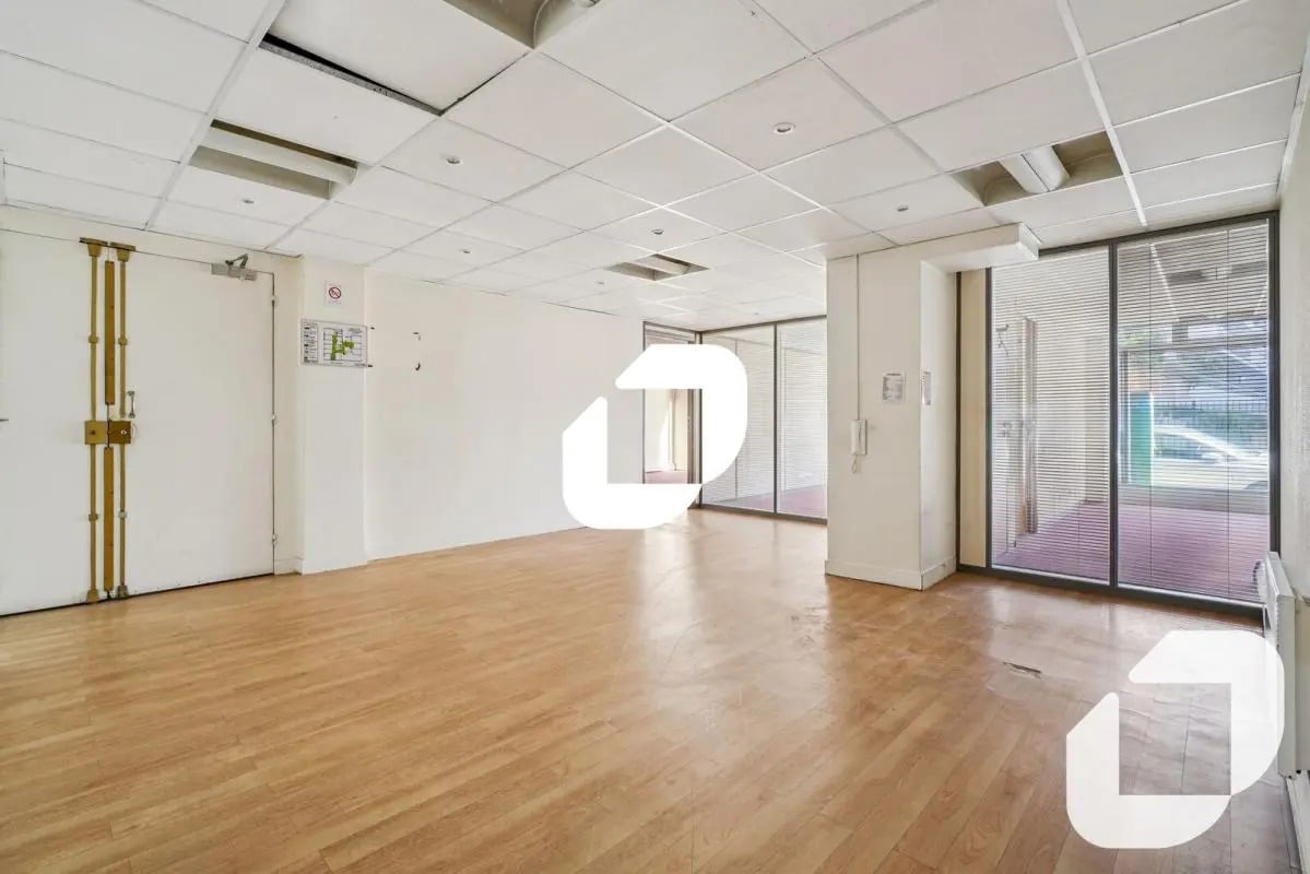 Office in Paris for sale Interior Photo- Image 1 of 15