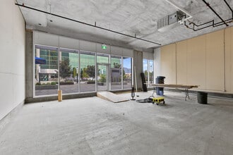 1700 Dickson Av, Kelowna, BC à louer Photo intérieure- Image 2 de 4