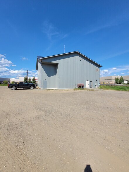 399 Helmericks Ave, Fairbanks, AK à louer - Photo du bâtiment - Image 3 de 6