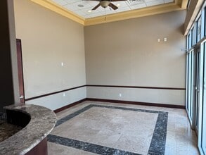 2080-2094 Gulf To Bay Blvd, Clearwater, FL for lease Interior Photo- Image 1 of 8