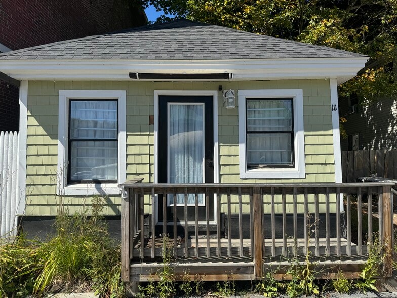 111 Main St, Winterport, ME à vendre - Photo du bâtiment - Image 1 de 14
