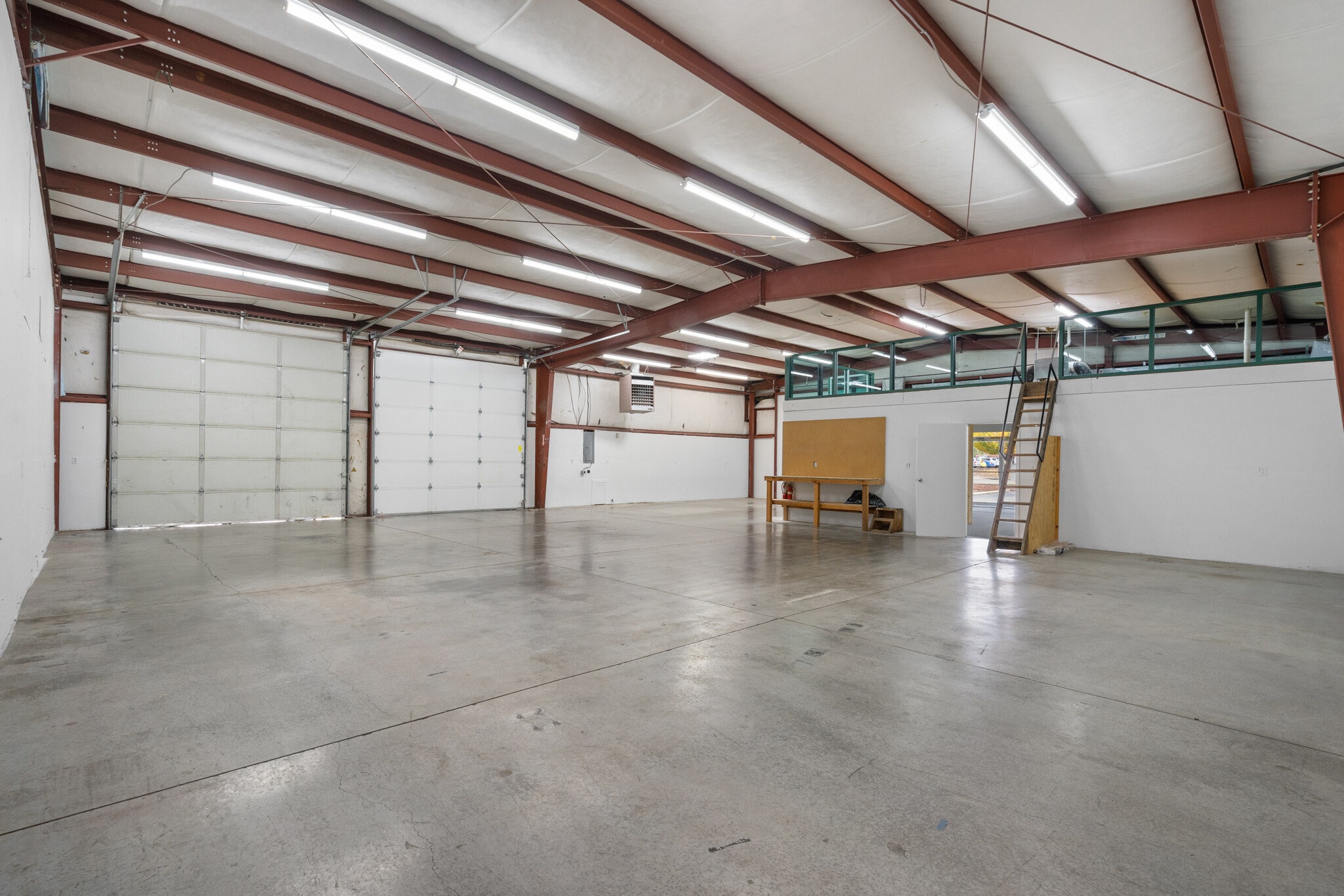 999 N 1st St, Silverton, OR for lease Interior Photo- Image 1 of 1