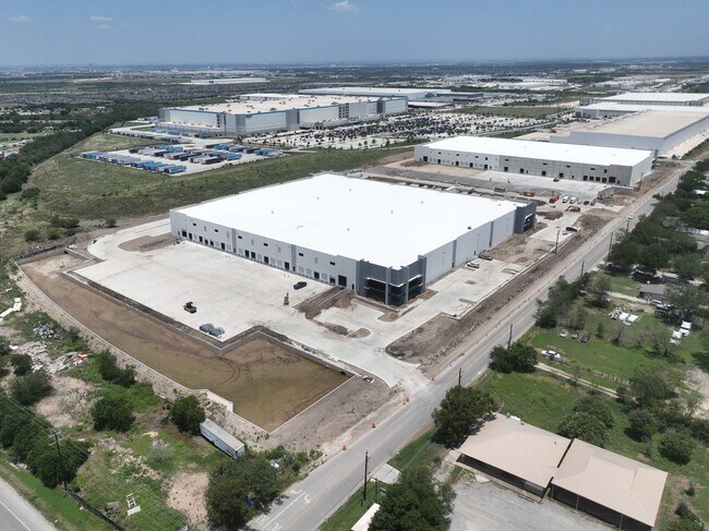 Plus de détails pour 125 Kiefer Rd, San Antonio, TX - Industriel à louer