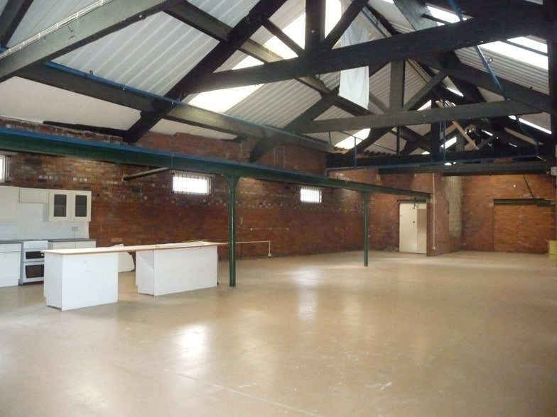 Pickering St, Leeds for lease - Interior Photo - Image 2 of 4