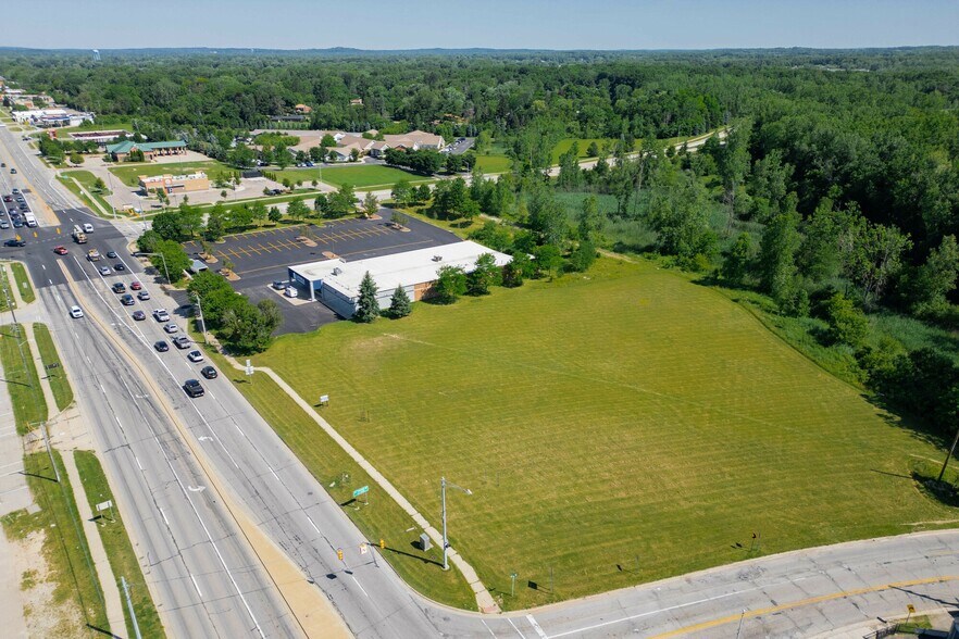 2060 Dixie Hwy, Waterford, MI for sale - Primary Photo - Image 1 of 2