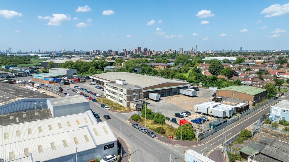 3-5 Thames Rd, Barking à louer - Photo du bâtiment - Image 2 de 4