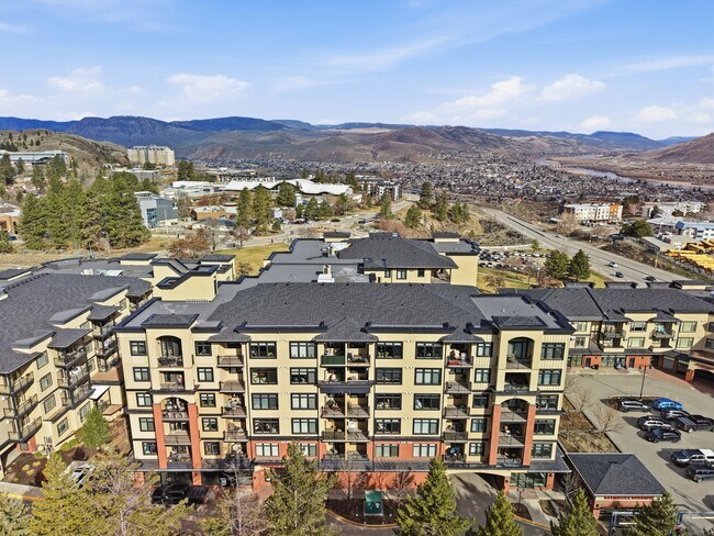 Plus de détails pour 765 McGill Rd, Kamloops, BC - Bureau à vendre