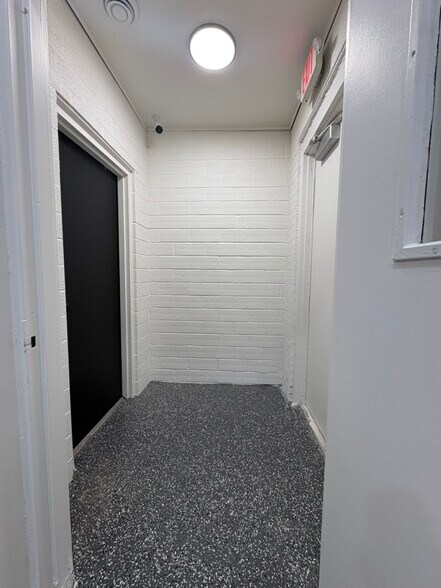 2011 Hull Ave, Des Moines, IA à louer - Hall d’entrée - Image 3 de 14