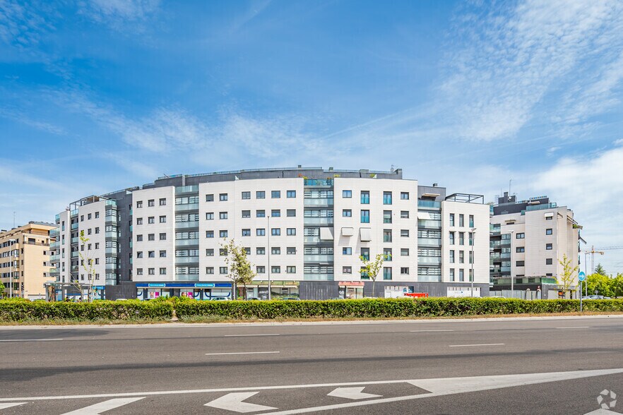 Retail in Madrid, Madrid for lease - Building Photo - Image 3 of 3