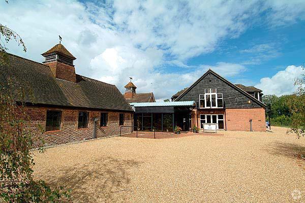 Ironsbottom, Reigate à louer - Photo principale - Image 1 de 2