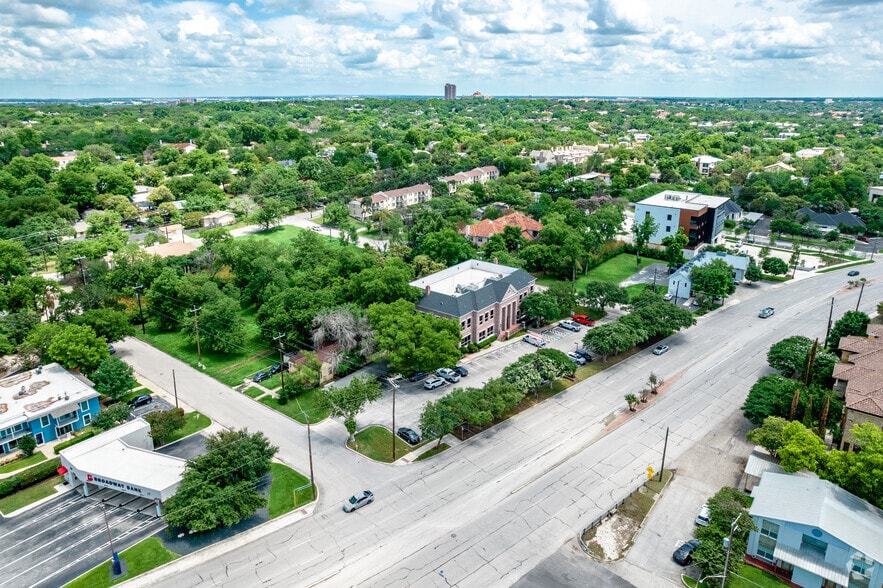 300 Austin Hwy, San Antonio, TX for lease - Aerial - Image 2 of 3