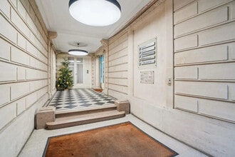 57 Avenue Franklin D. Roosevelt, Paris for lease Lobby- Image 1 of 14