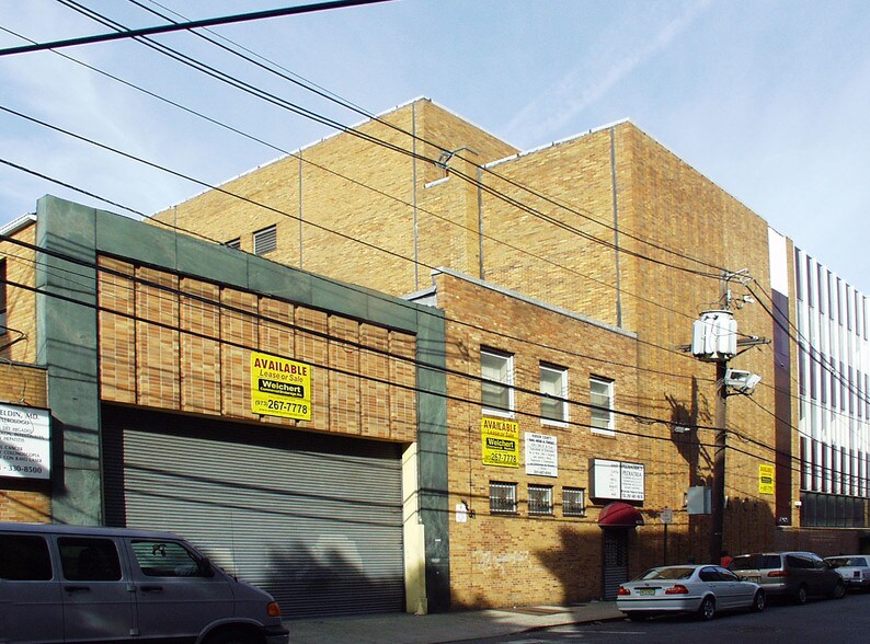 403B 39th St, Union City, NJ à louer - Photo du bâtiment - Image 2 de 17
