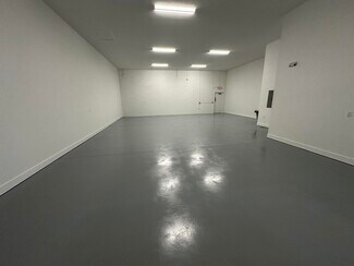 Plus de détails pour 2131-2141 SW Conant Ave Port, Port Saint Lucie, FL - Industriel à louer