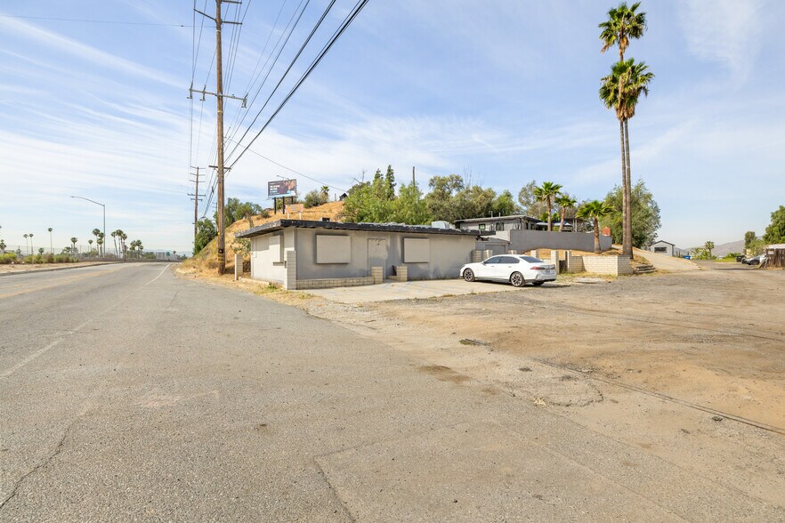 2981 S La Cadena Dr, Colton, CA à vendre - Photo du bâtiment - Image 3 de 23