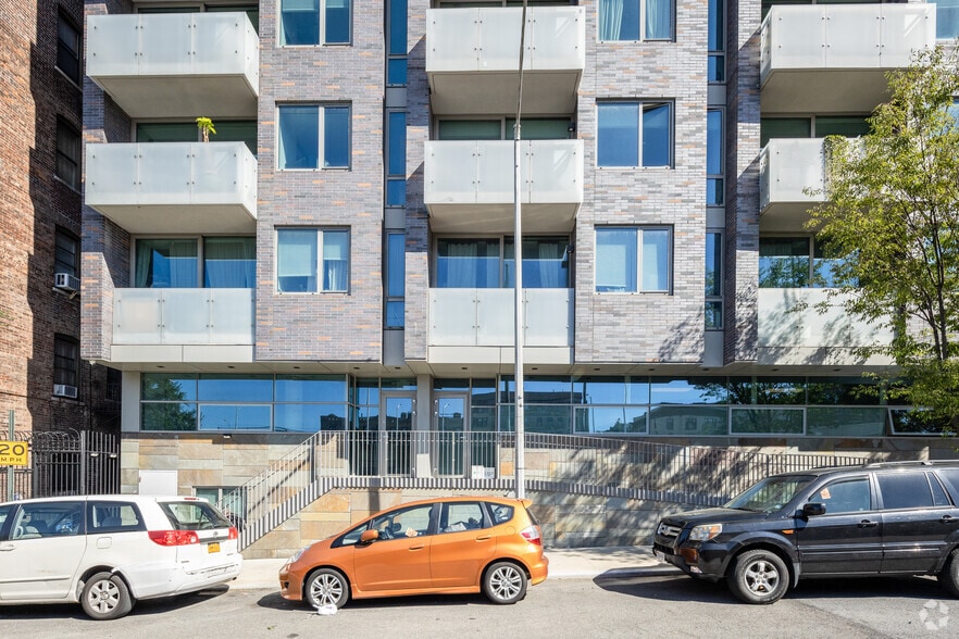 40 Pinehurst Ave, New York, NY for sale - Building Photo - Image 3 of 5