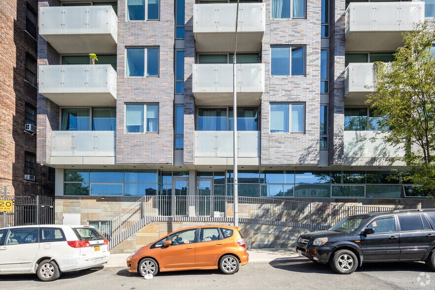 40 Pinehurst Ave, New York, NY à vendre - Photo du bâtiment - Image 3 de 5